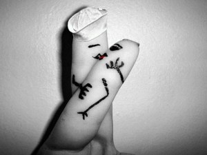 Funny-Finger-Love-Couple-Kissing-e1337178122727